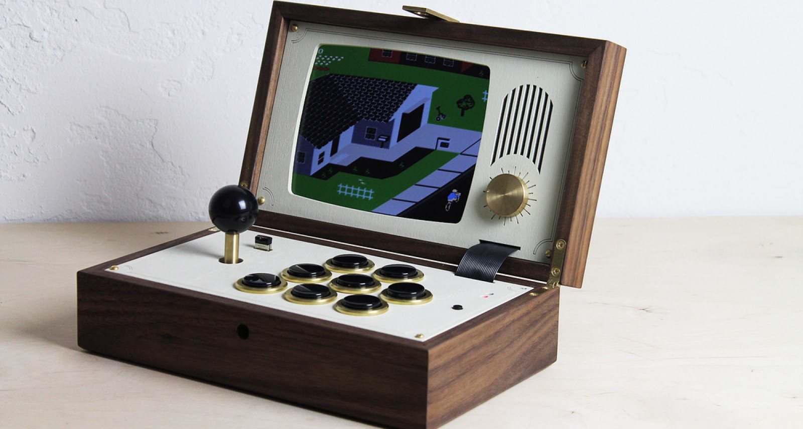 You Can Play 10 000 Classic Video Games On This Portable 