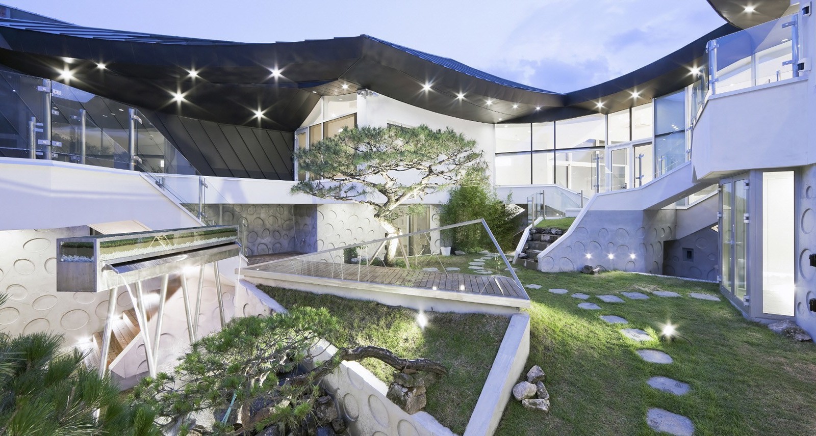 This Epic South Korean  Mansion Blends Modern  Lines with 