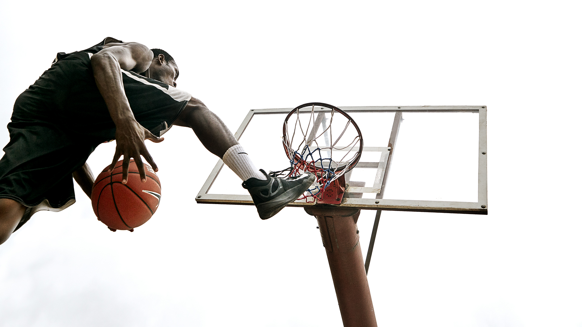 between-the-legs-dunk-adrian-armstrong-giants-of-africa