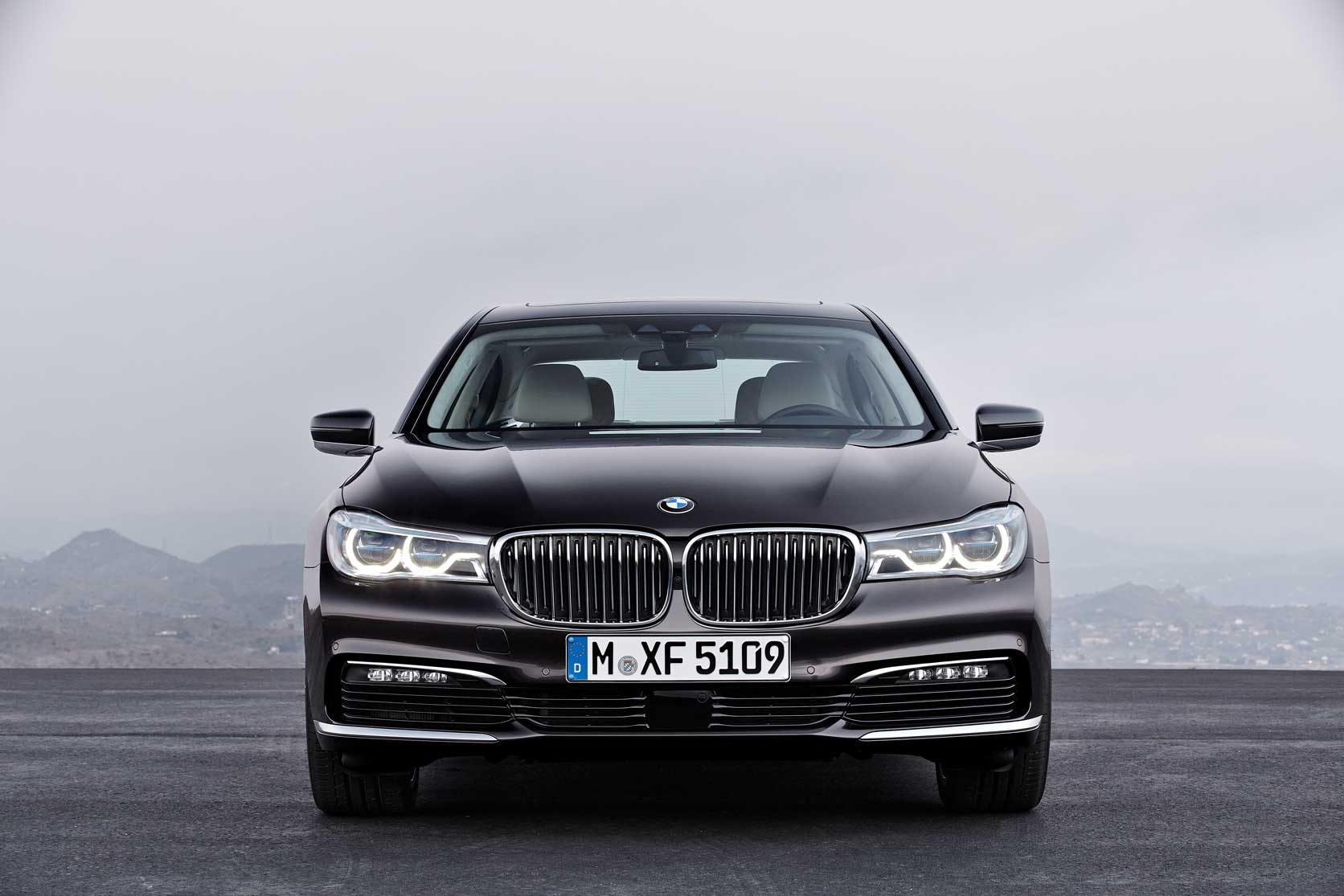 P90178447_highRes_the-new-bmw-7-series-2