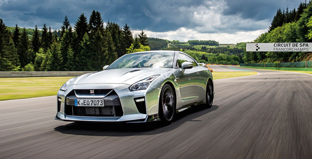 Nissan's Latest GT-R Is Like a Sledgehammer Crossed with a Smartphone ...