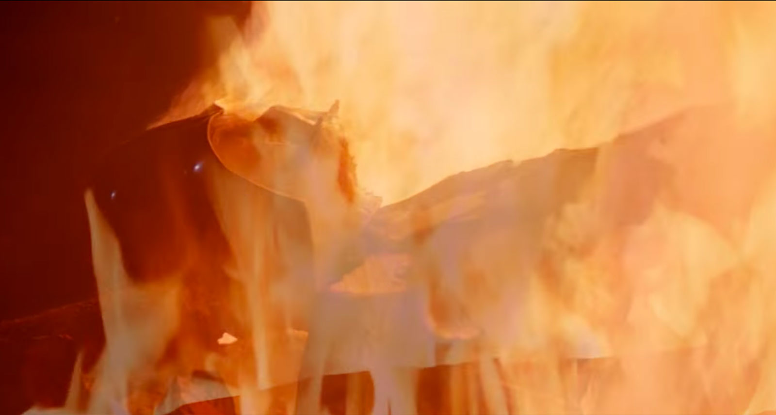 Forget the Yule Log Channel: Here’s a Five-Hour Loop of Darth Vader’s Burning ...