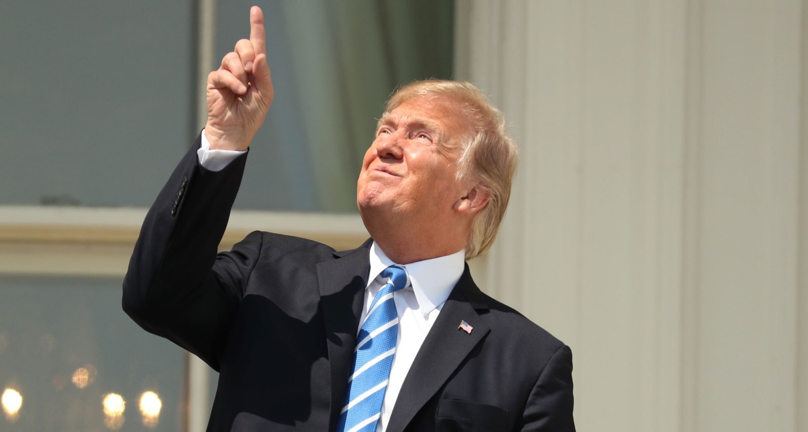 Trump looked at the solar eclipse without protection