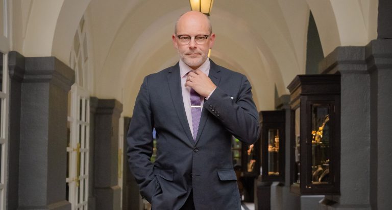 Rob Corddry is one of the new hosts of Top Gear America