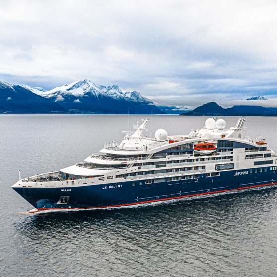ponant-le-commandant-charcot-in-water