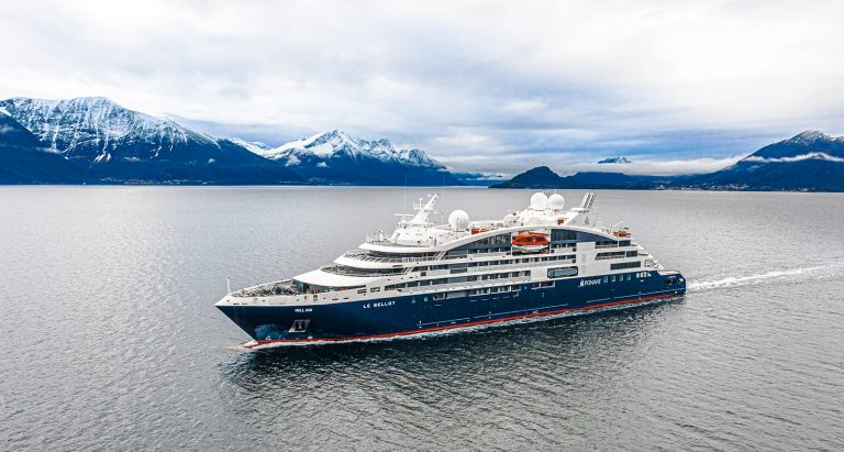 ponant-le-commandant-charcot-in-water