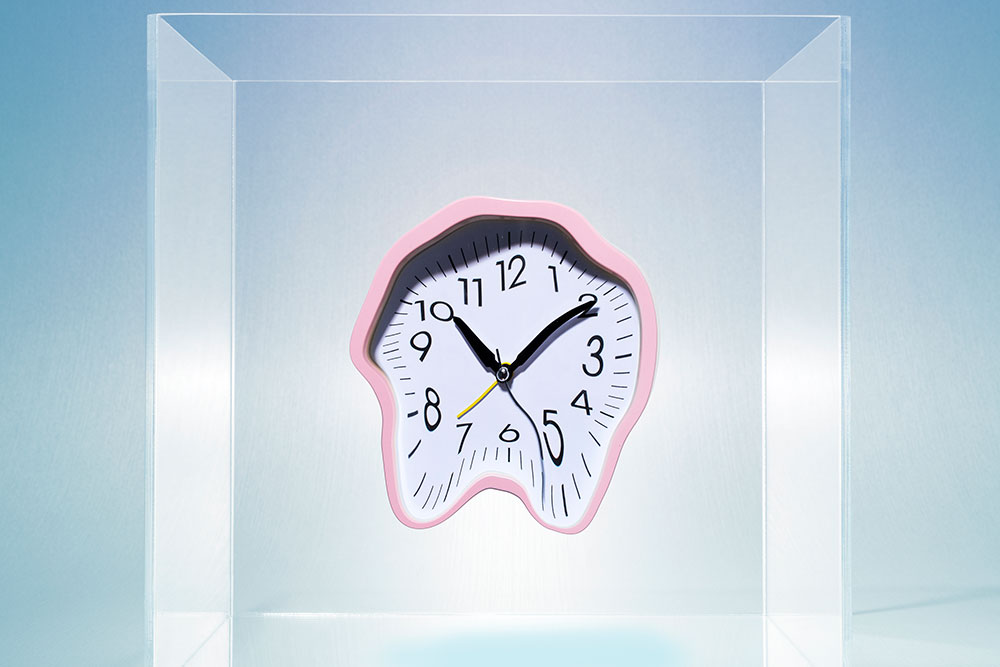 pink-melting-clock