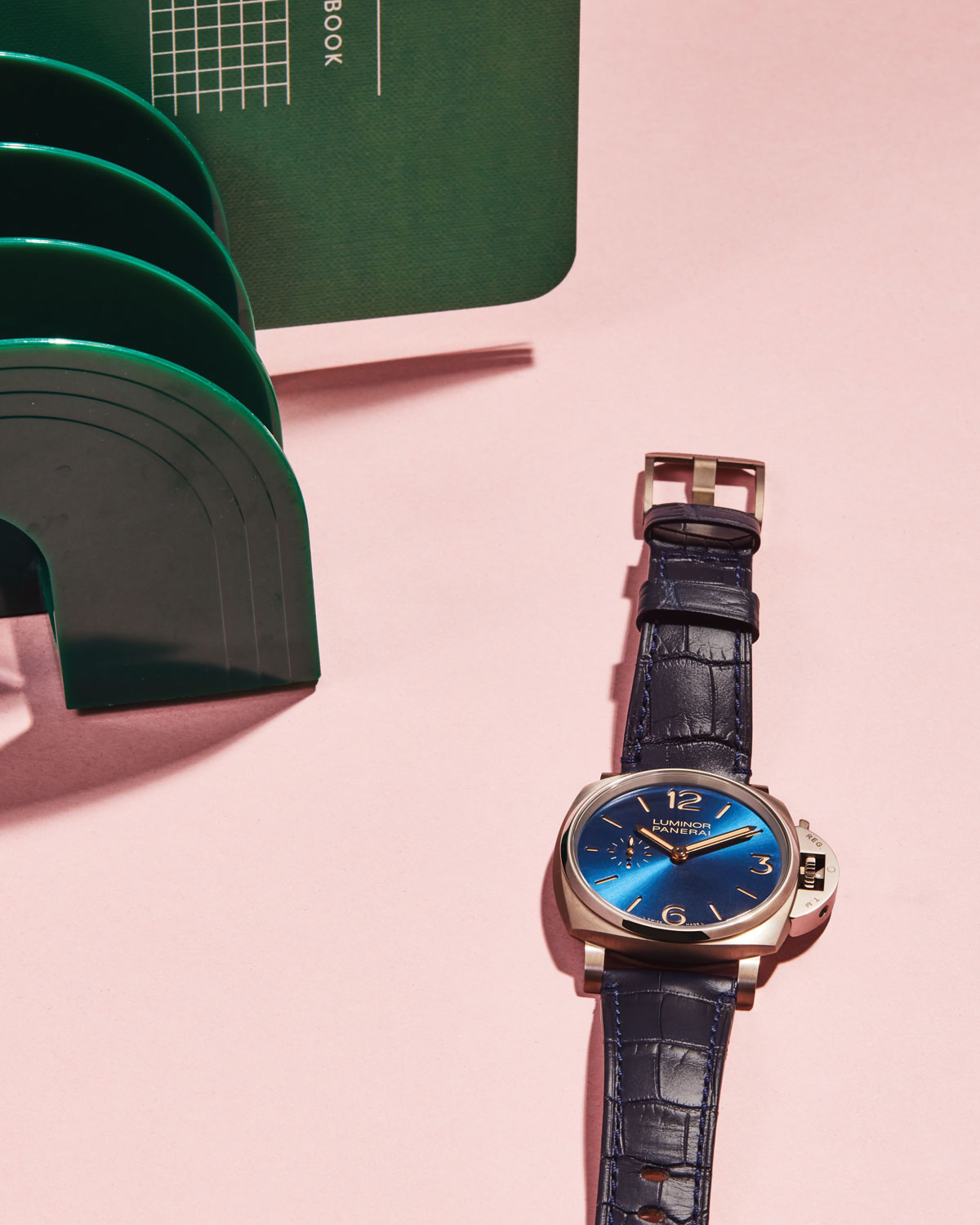 https://sharpmagazine.com/wp-content/uploads/2021/12/BFM_FW-2021_Watches_09.jpg