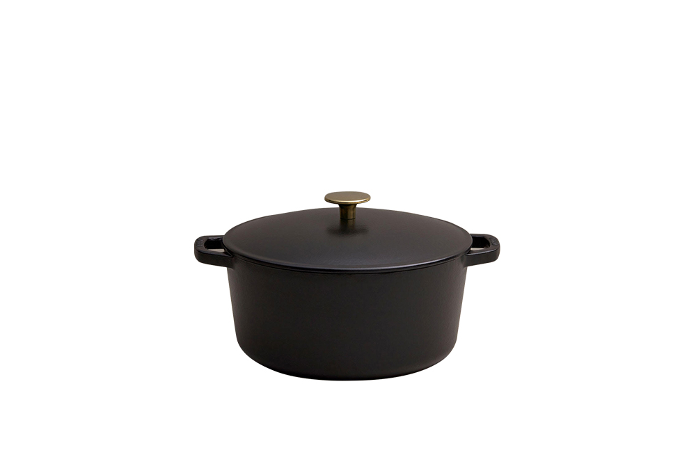 CLASSIC DUTCH OVEN BY MILO 2021 food gift guide in post