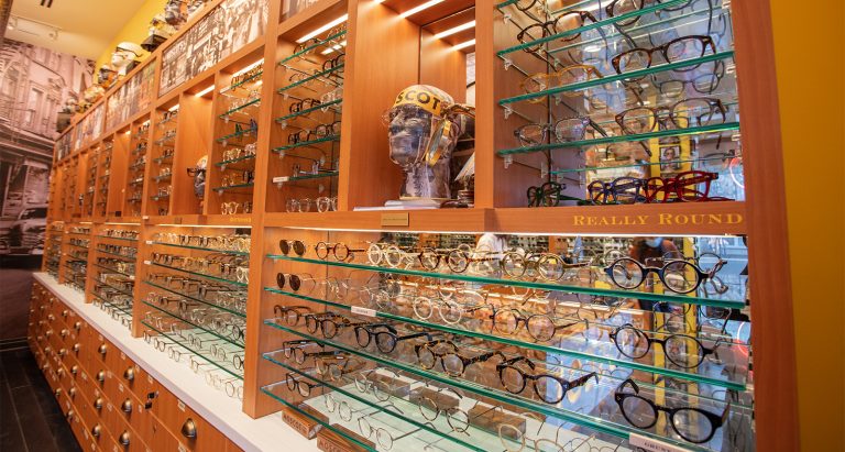 Moscot opening feature