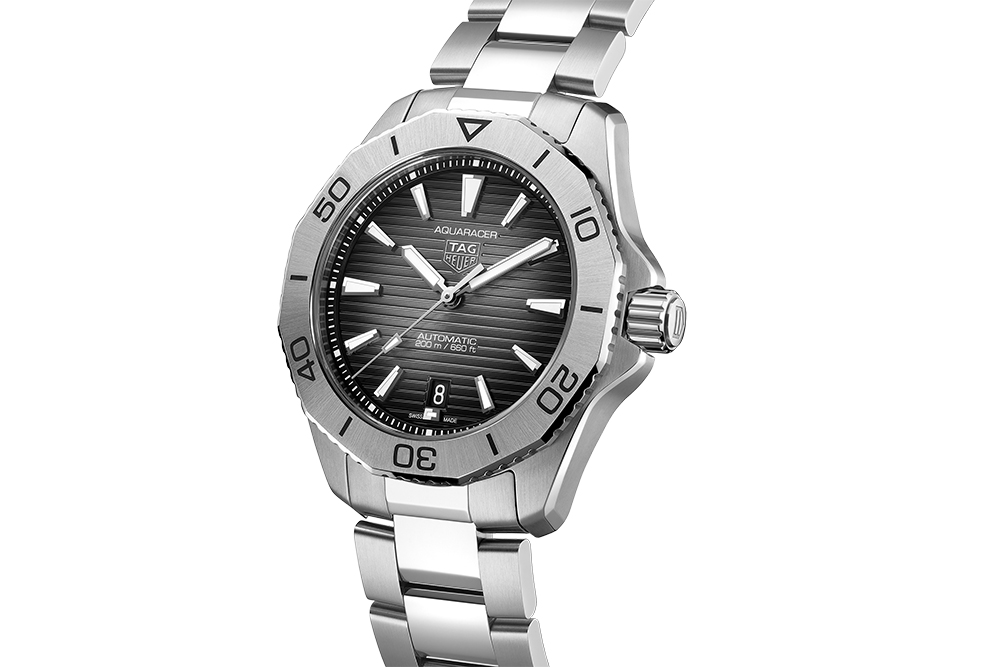 TAG HEUER AQUARACER PROFESSIONAL 200 DATE in post