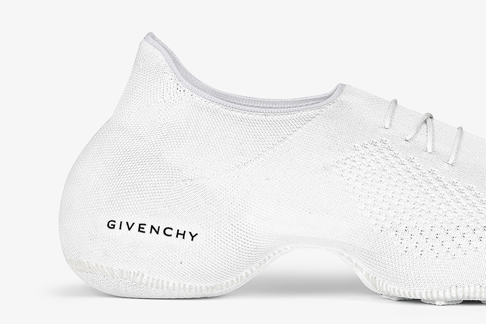 Givenchy sneakers in post