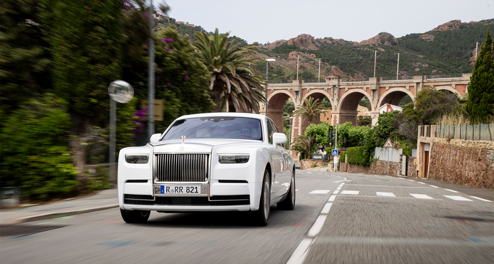 An eight piece 'Rolls-Royce' leather luggage set