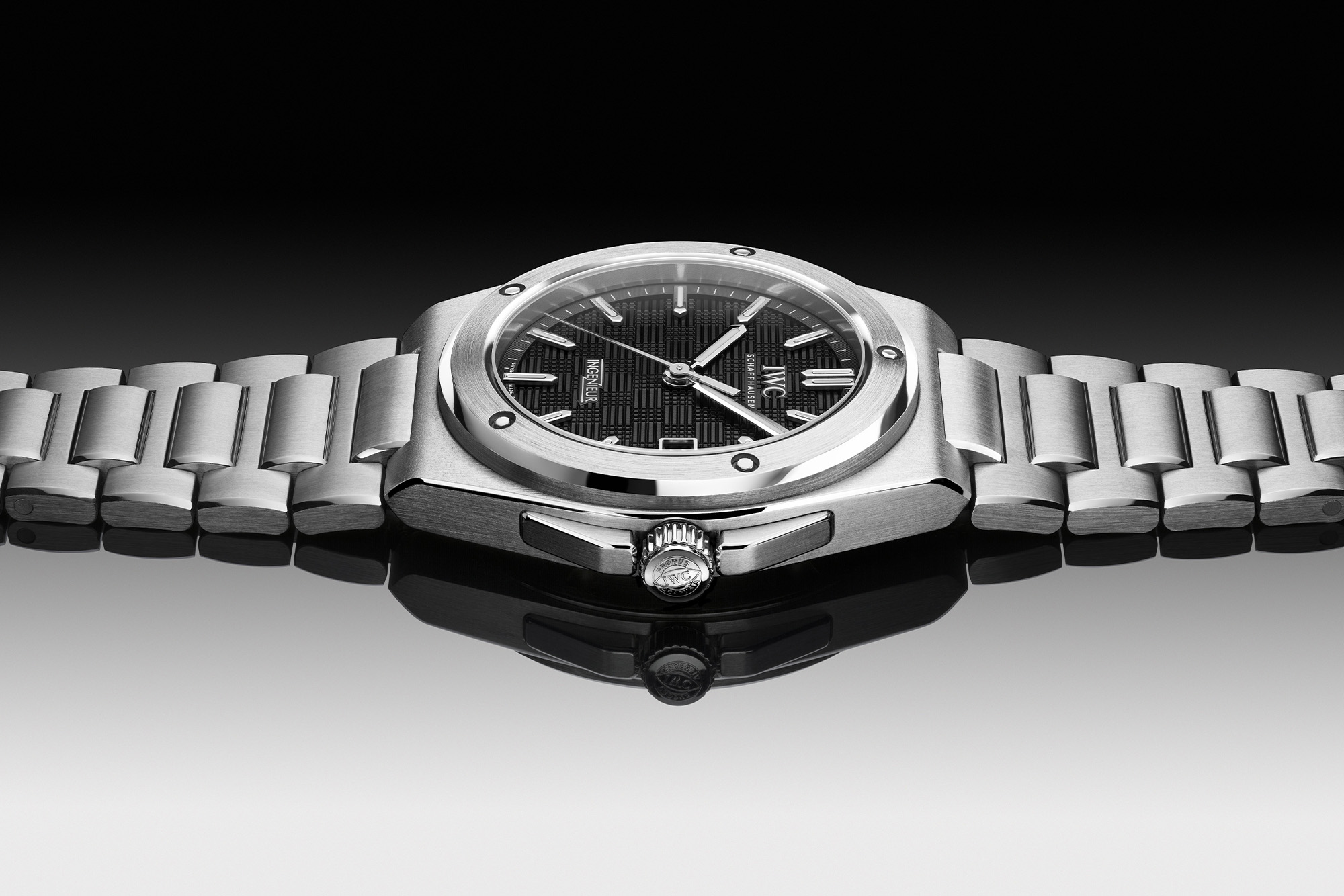 Ingenieur Automatic 40 lying on its side on a gradient black background