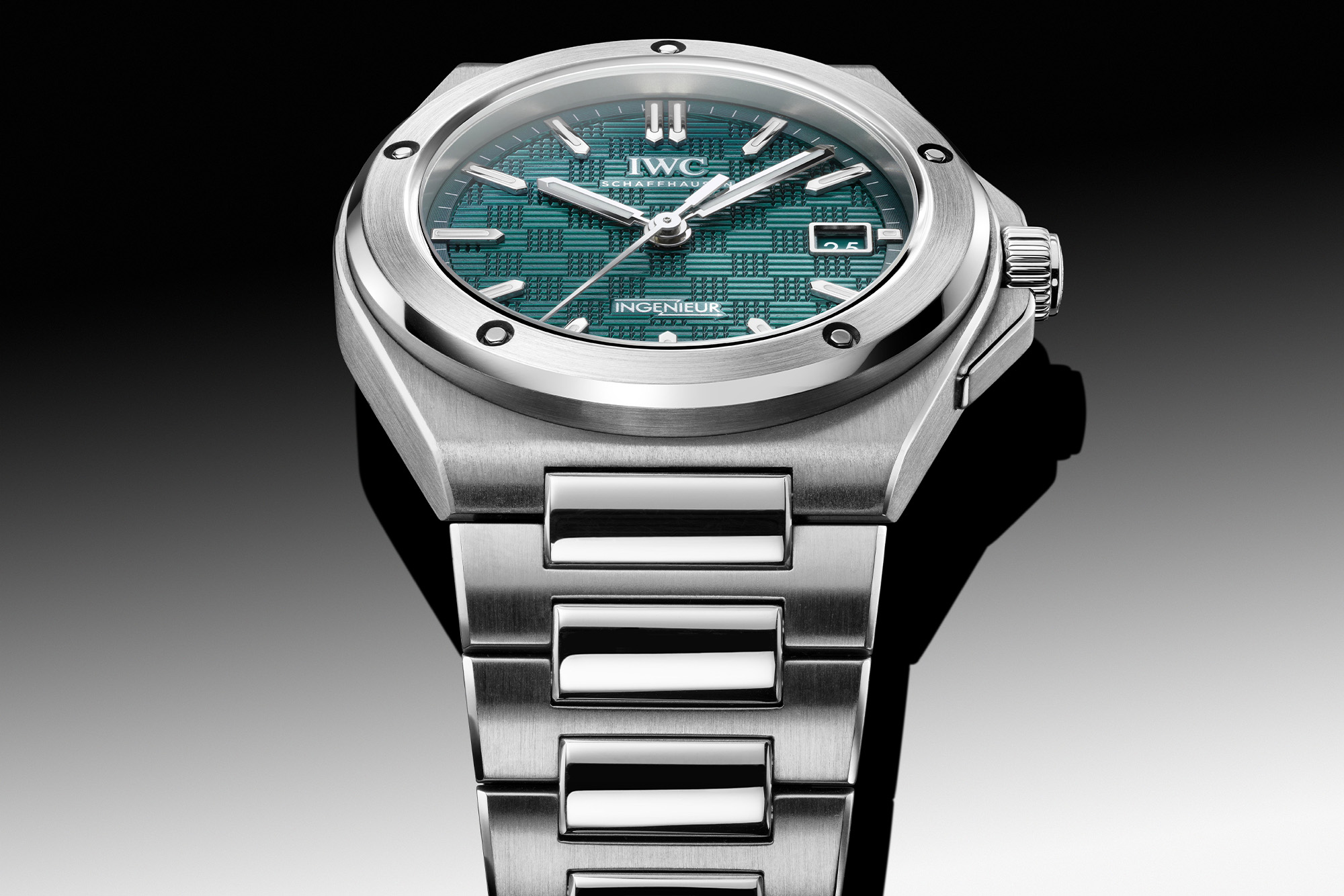 Ingenieur Automatic 40 with turquoise dial lying down