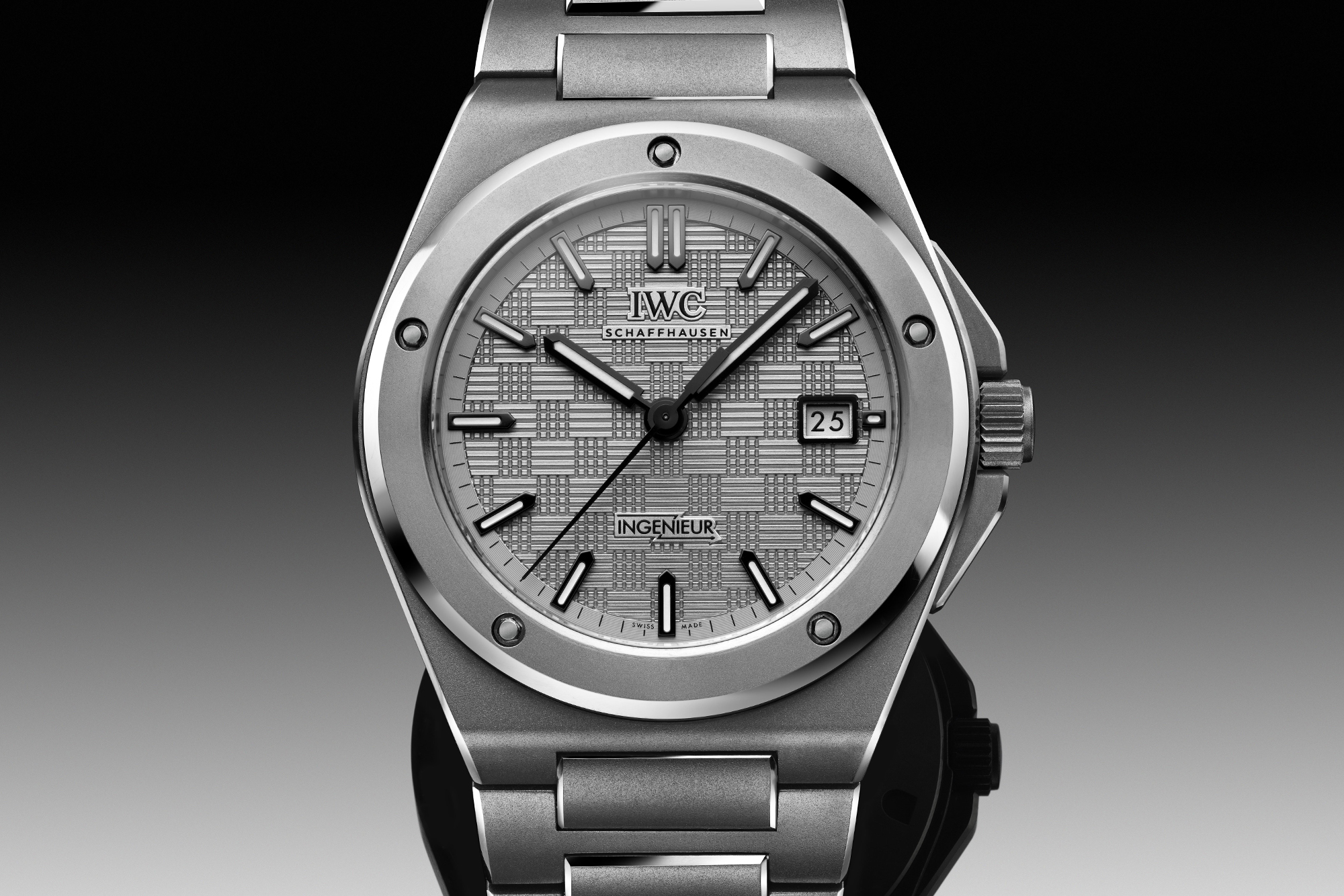 Ingenieur Automatic 40 silver dial from the front