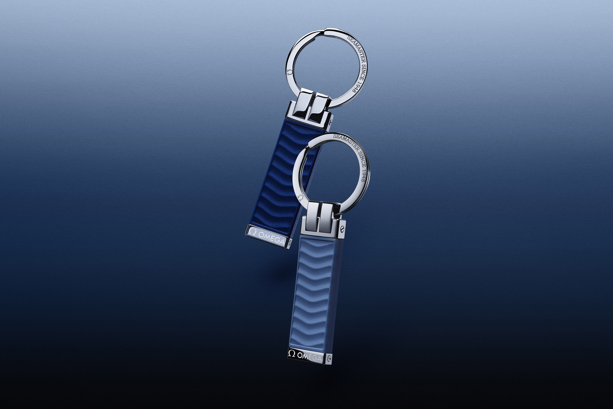 OMEGA Summer Blue Collection key ring in underwater setting