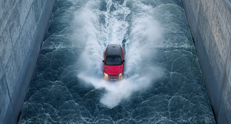 Red Range Rover Sport