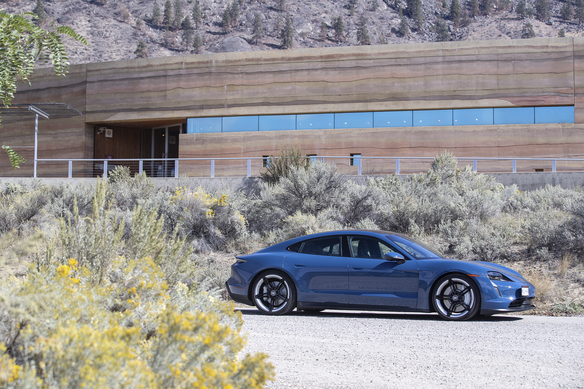 Spirit Ridge Resort: blue Porsche parked in front of brown house in desert