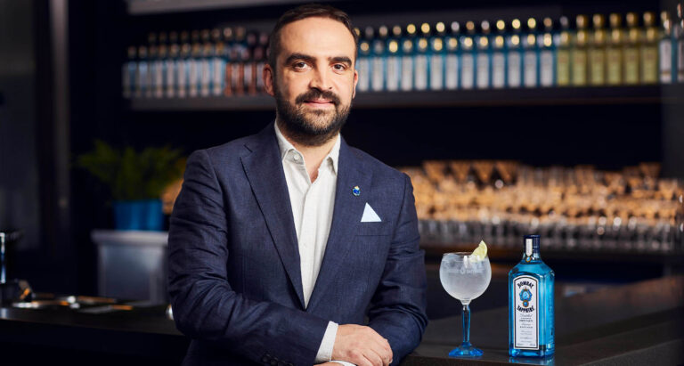 Bombay Sapphire master of botanicals
