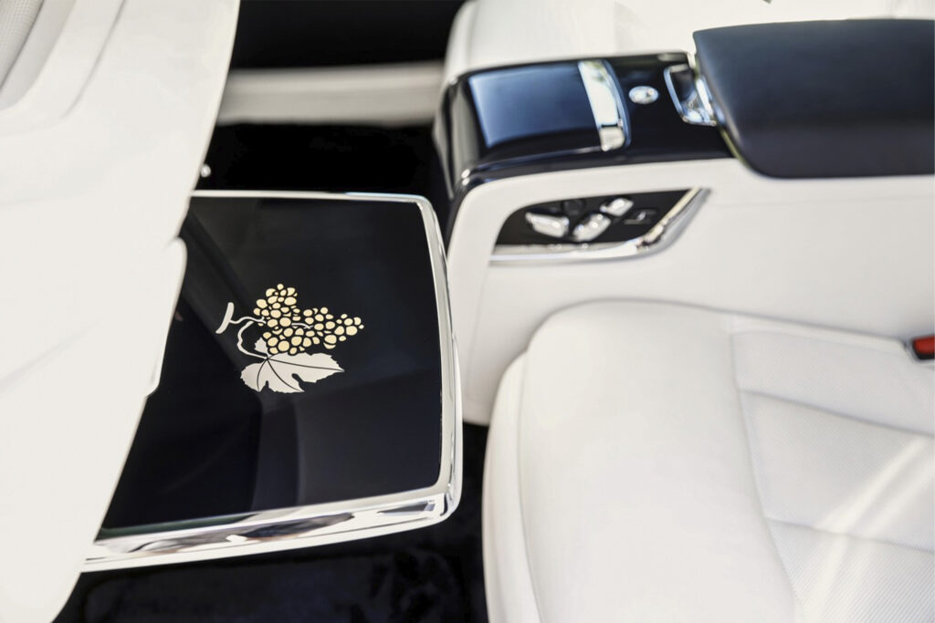 Rolls-Royce Bespoke Phantom middle grape motif