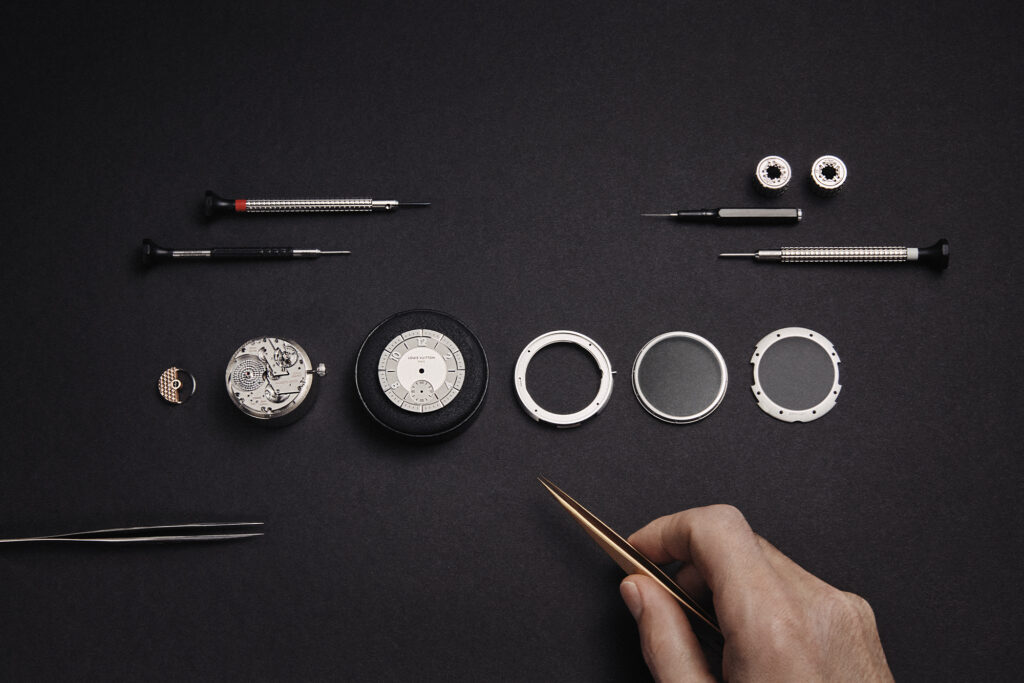 Louis Vuitton Tambour steel bracelet silver dial materials