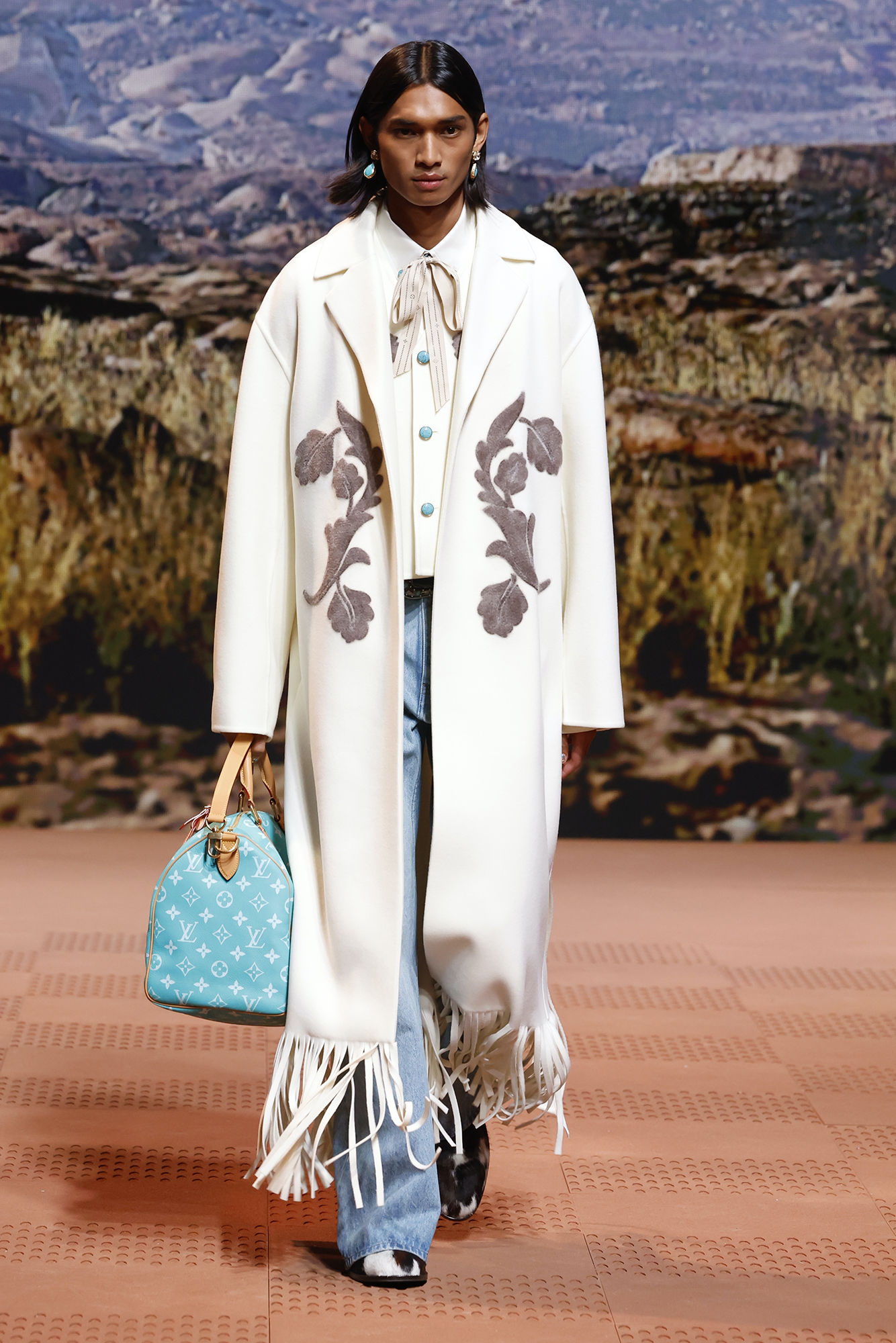 long embroidered white overcoat Louis Vuitton Fall/Winter 2024