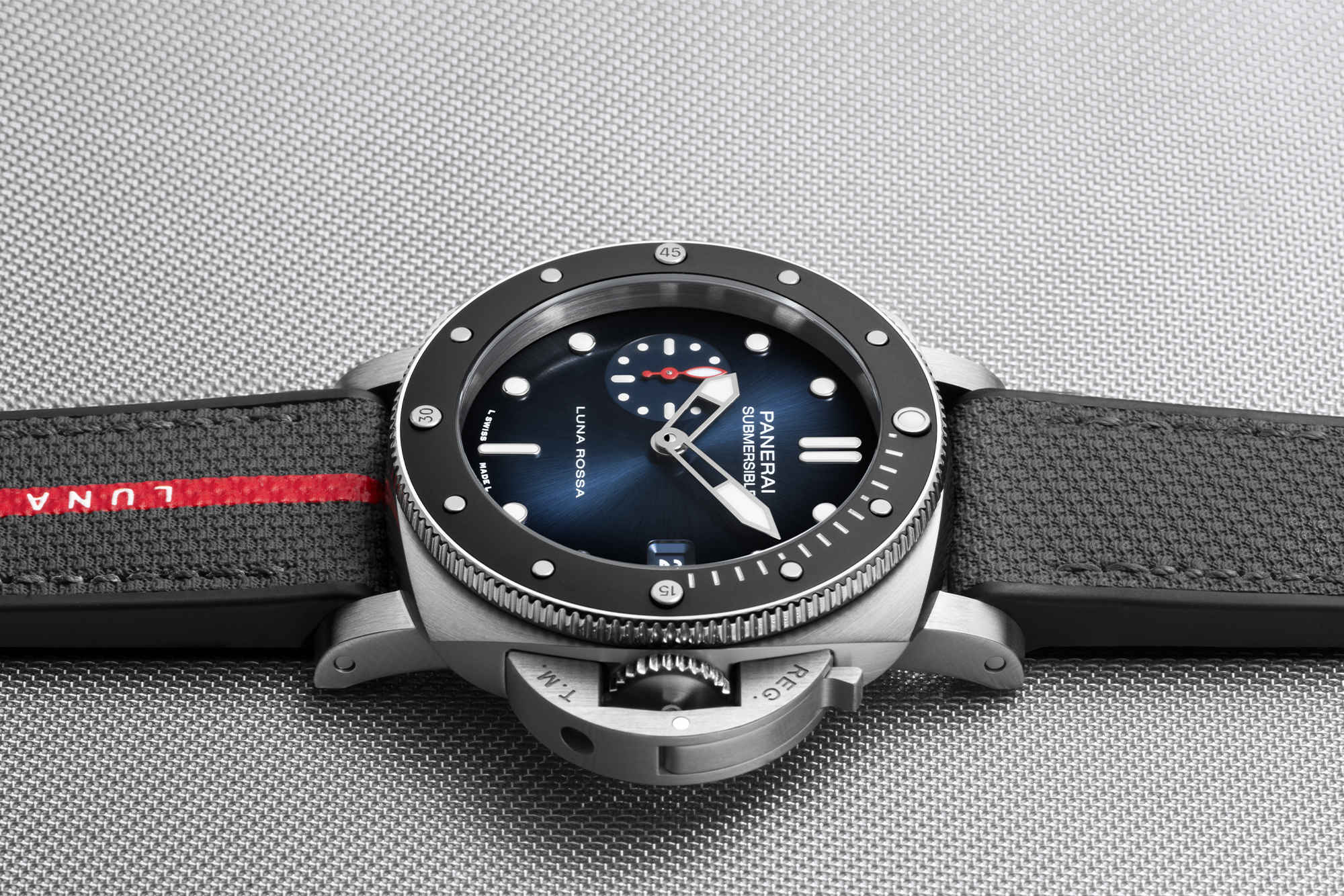 Panerai Submersible Quaranta Quattro Luna Rossa