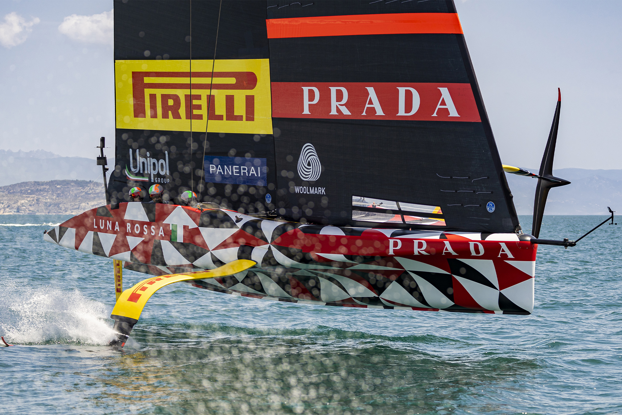 Panerai Submersible Quaranta Quattro Luna Rossa