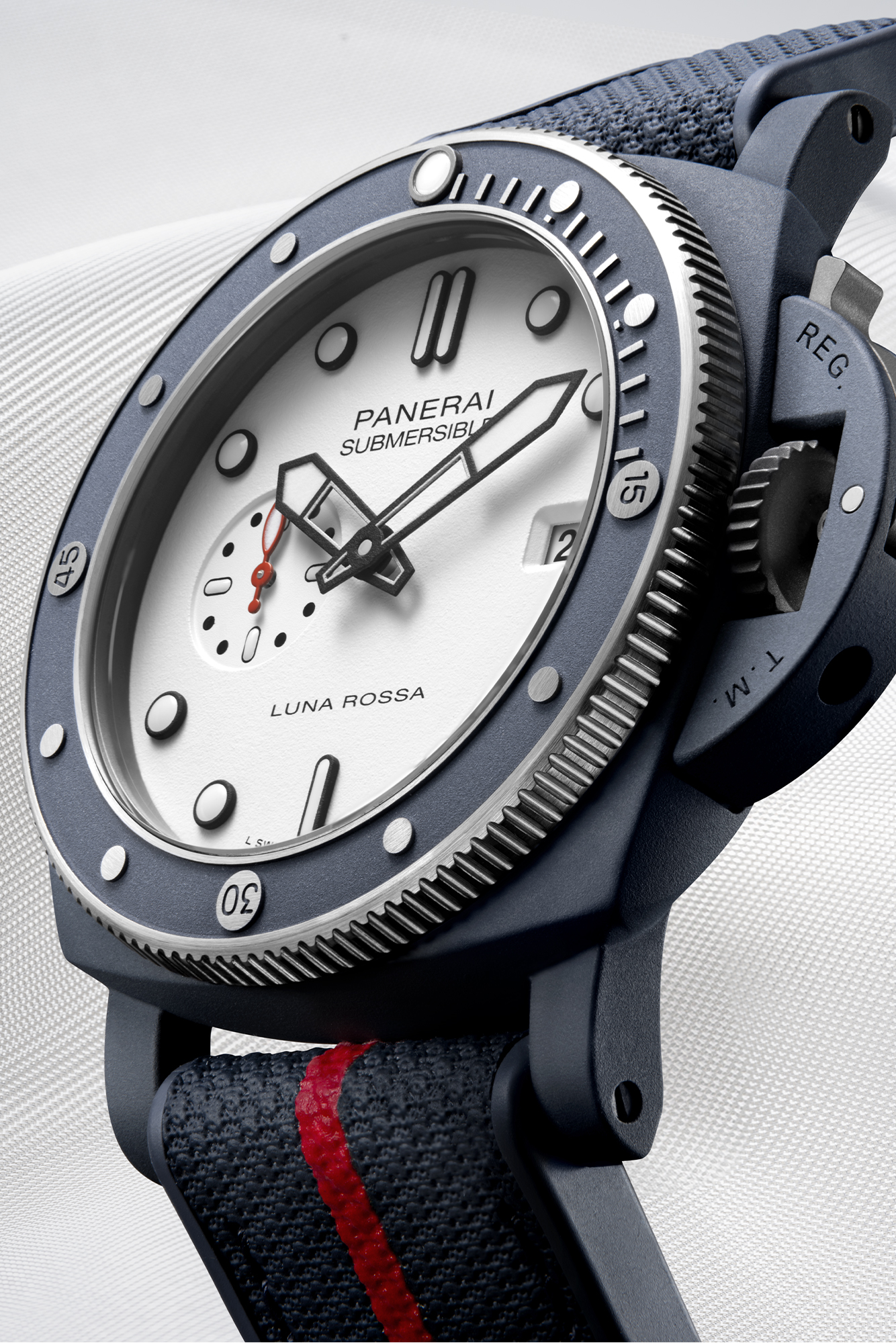 Panerai Submersible Quaranta Quattro Luna Rossa