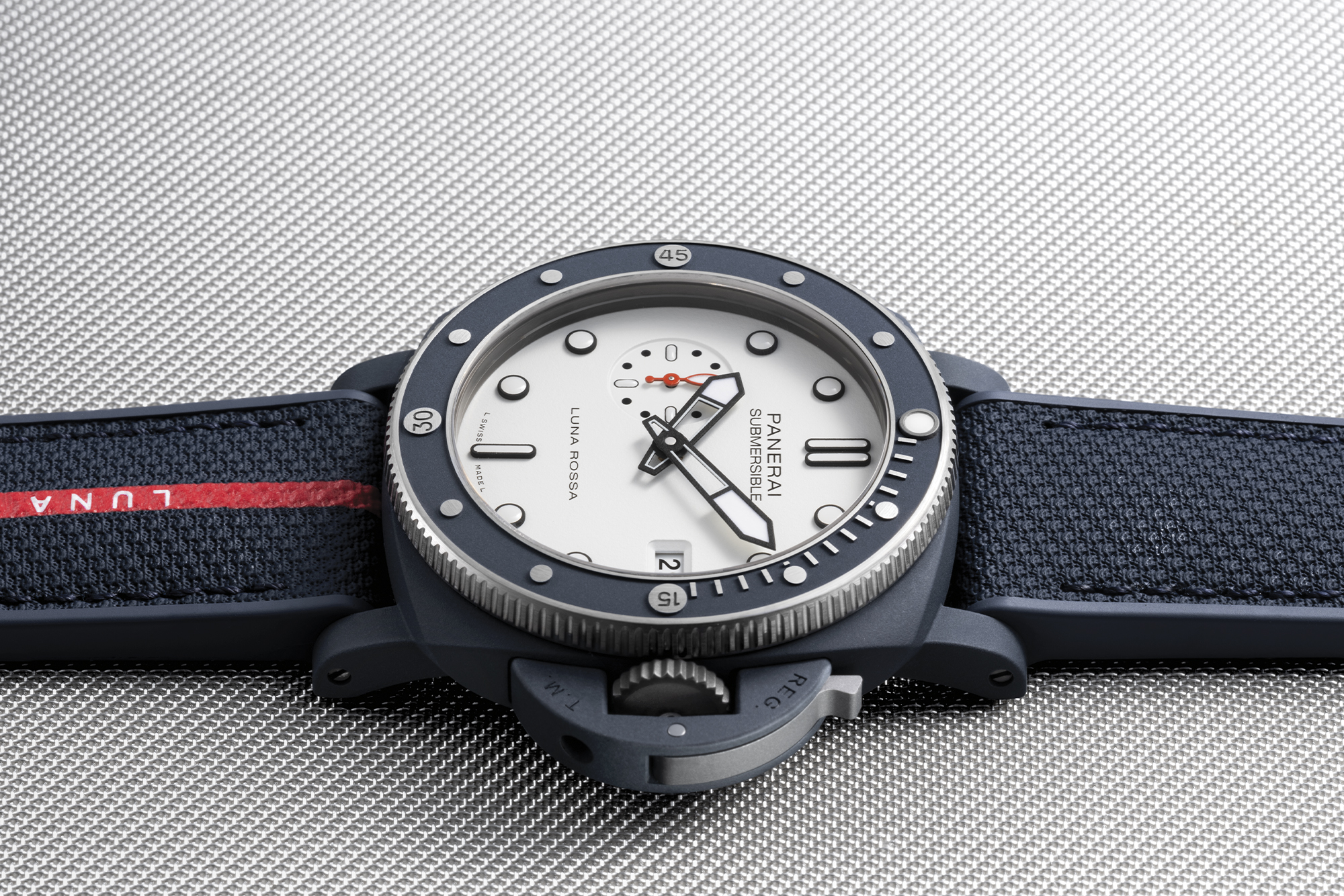 Panerai Submersible Quaranta Quattro Luna Rossa