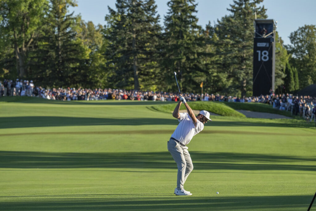 ROLEX TESTIMONEE SUNGJAE IM HITS A TEE SHOT AT THE 2024 PRESIDENTS CUP ©Rolex/Chris Turvey