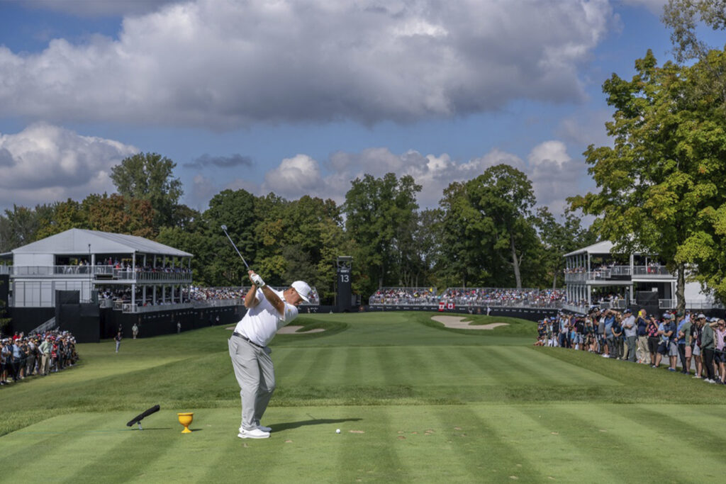 ROLEX TESTIMONEE SUNGJAE IM HITS A TEE SHOT AT THE 2024 PRESIDENTS CUP ©Rolex/Chris Turvey