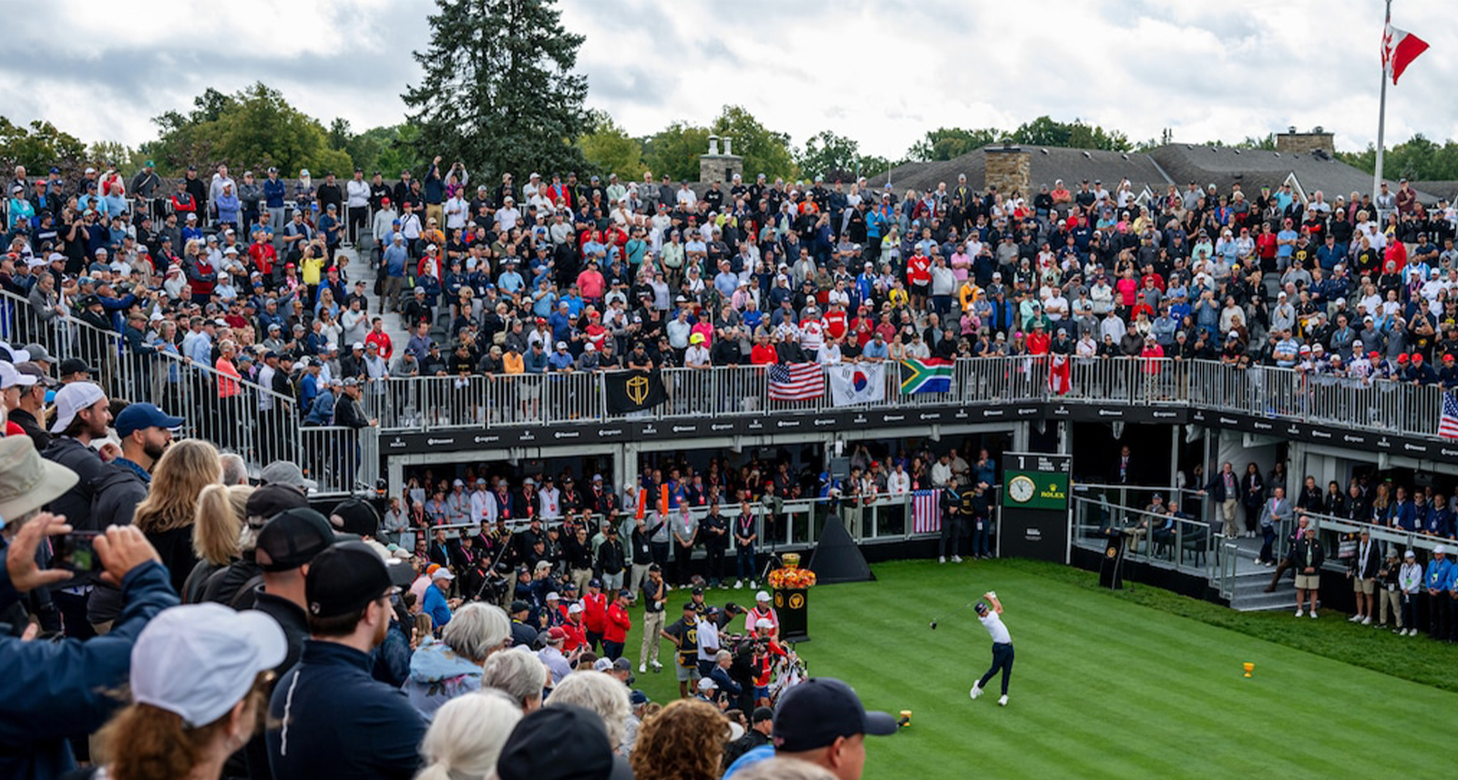 ROLEX TESTIMONEE COLLIN MORIKAWA HITS A TEE SHOT AT THE 2024 PRESIDENTS CUP ©Rolex/J.D. Cuban