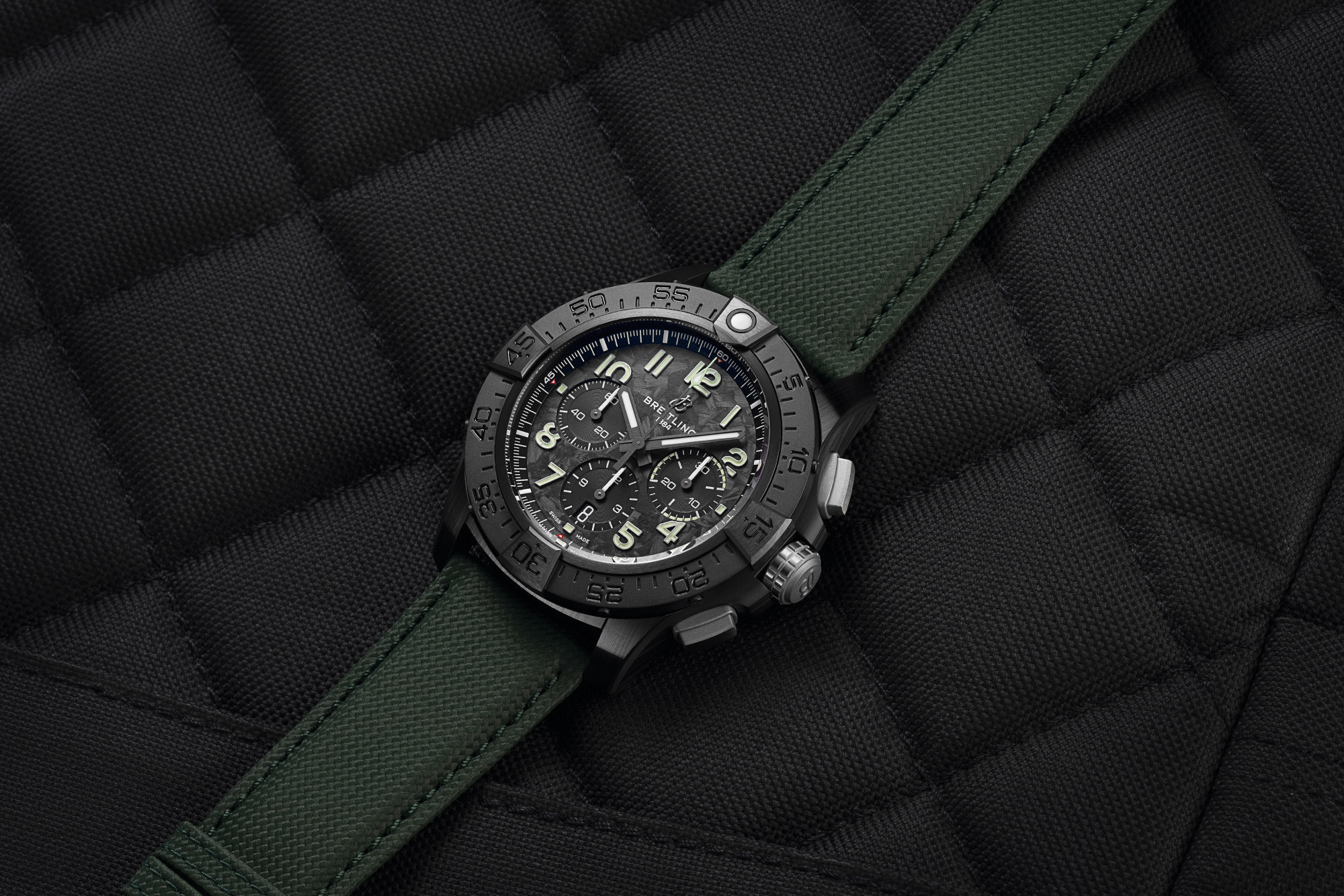 Super Avenger B01 Chronograph 46 Night Mission in Green