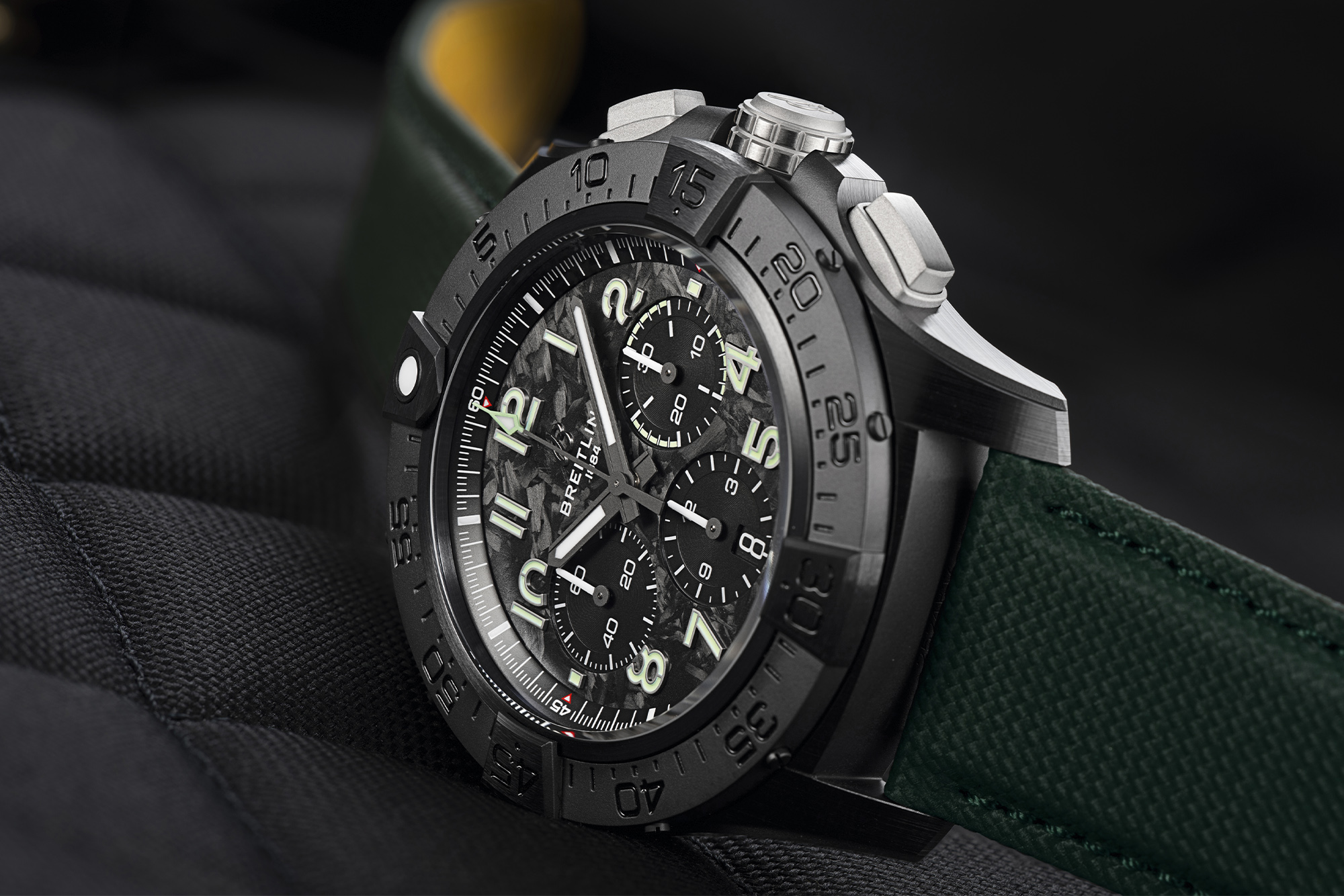 Super Avenger B01 Chronograph 46 Night Mission in Green