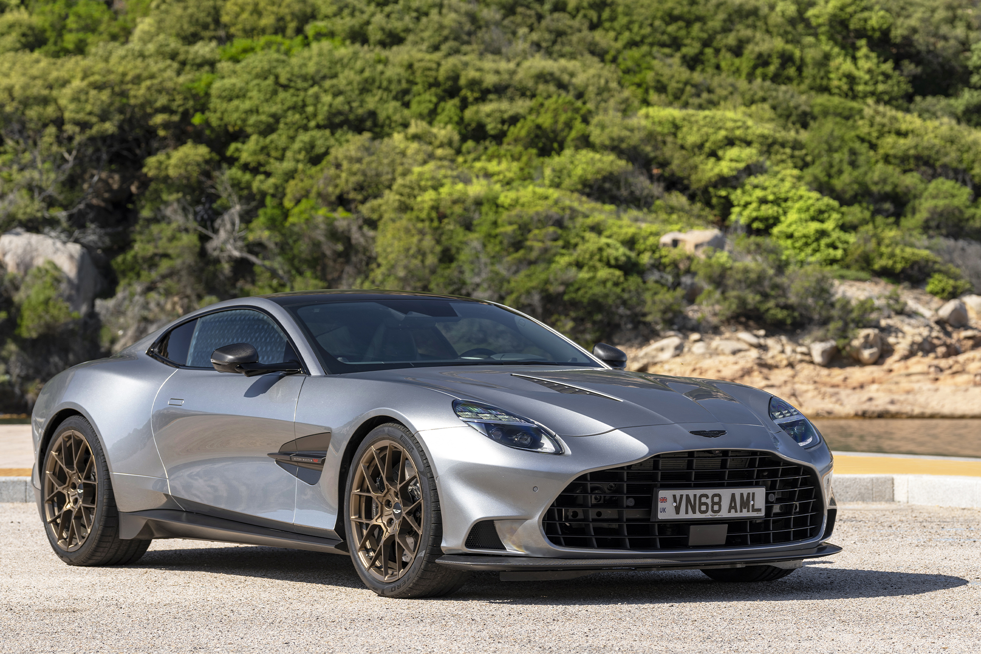 Aston Martin Vanquish © Photo Max Earey