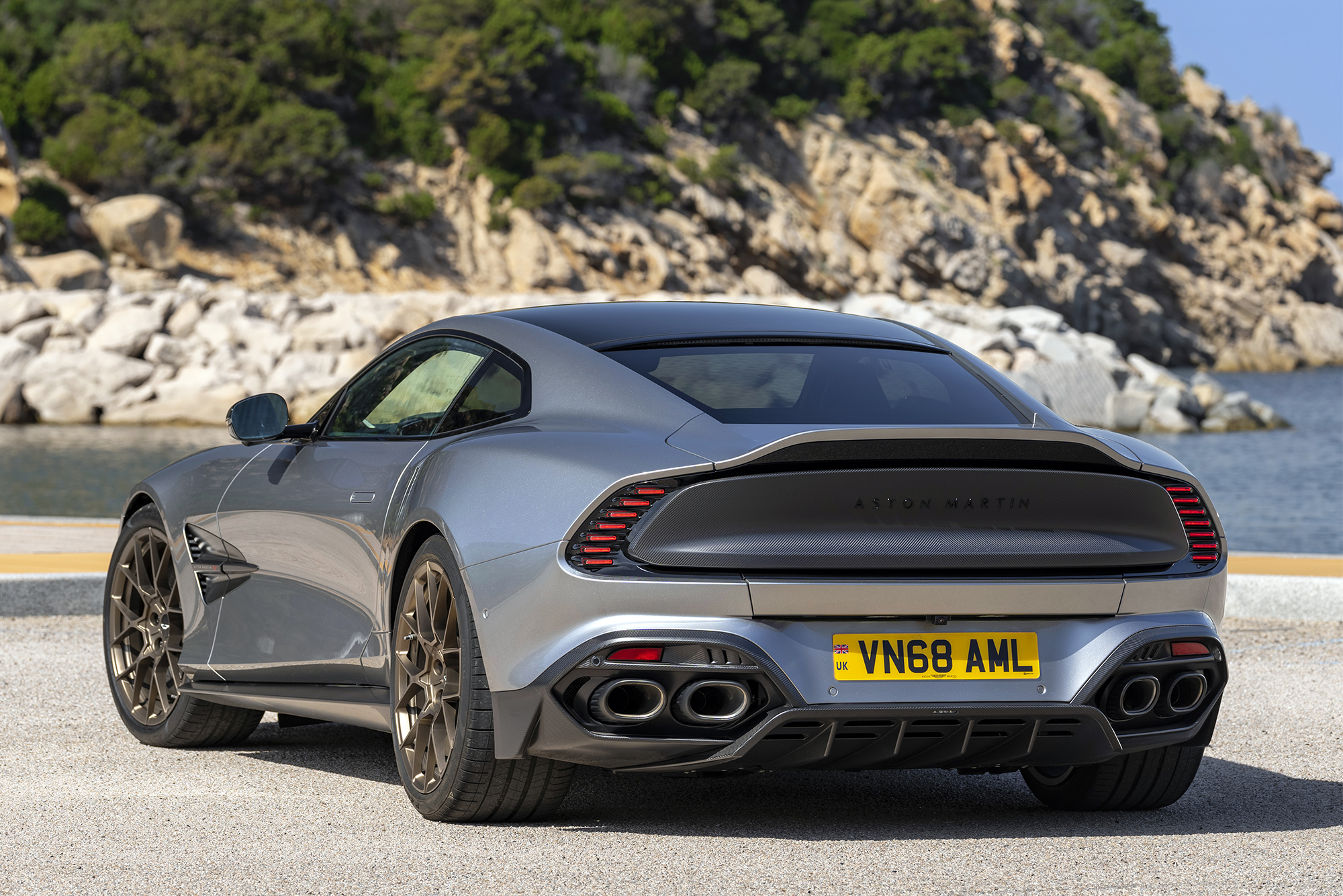 Aston Martin Vanquish © Photo Max Earey