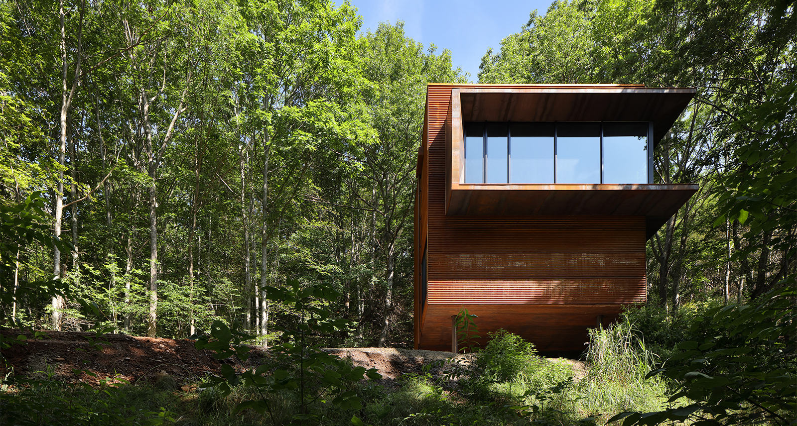 Omar Gandhi Architects Guest Cabin in Nova Scotia’s Gaspereau River Valley