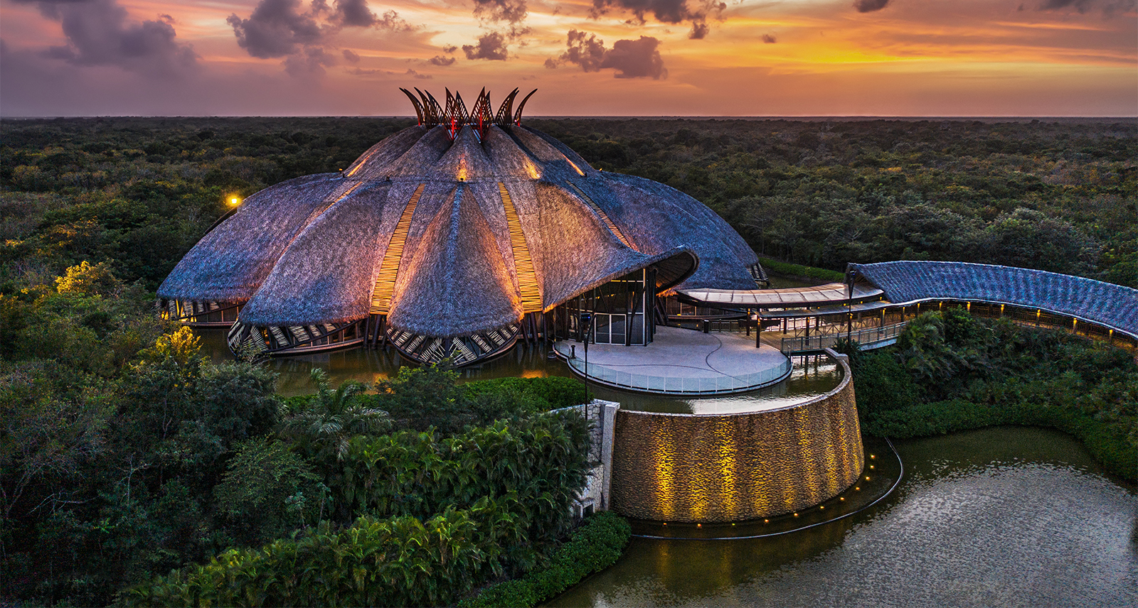 Cirque du Soleil JOYA