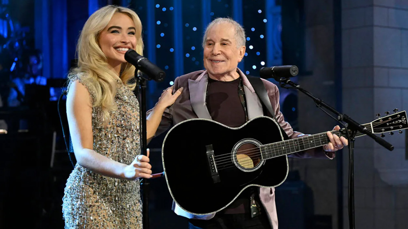 Paul Simon and Sabrina Carpenter performing Homeward Bound 