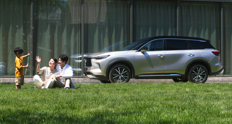 INFINITI QX60 Family Luxury Car 4-2025 1