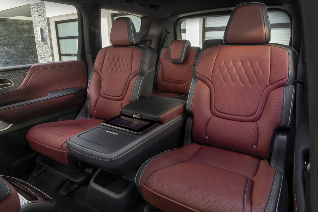 INFINITI QX80 Land of Giants
