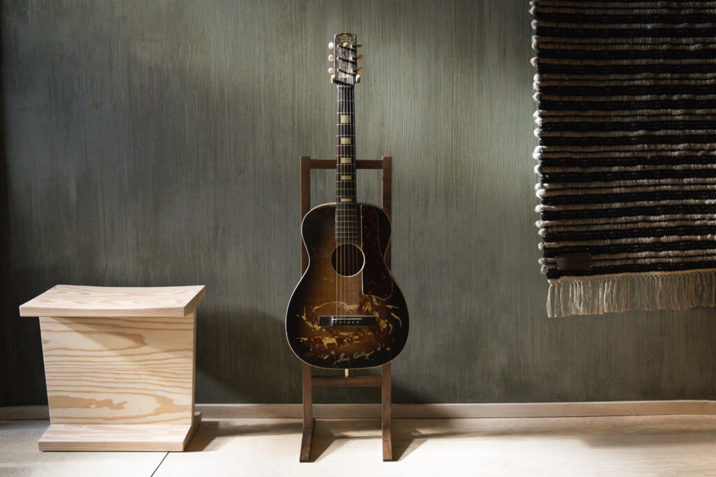 Guitar Stand by Mjolk