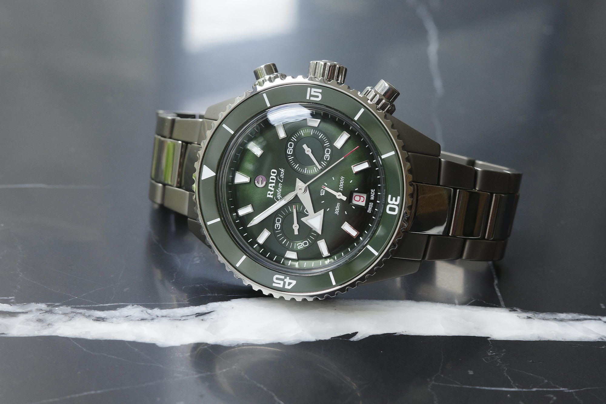 マガオロチ　緑リペイント Rado Captain Cook Chronograph Review in High-Tech Ceramic - Sharp