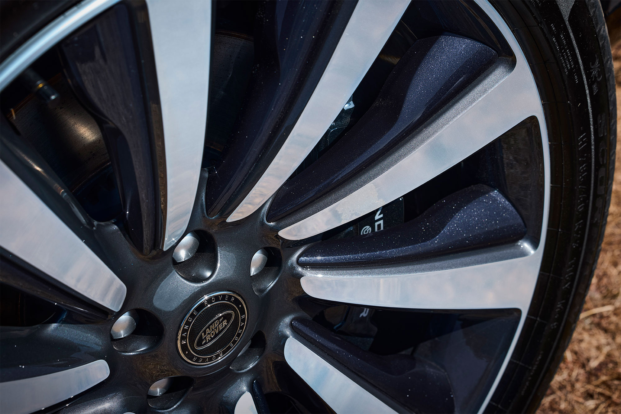 Range Rover SV Asilomar, a one-of-a-kind model revealed at Monterey in 2025