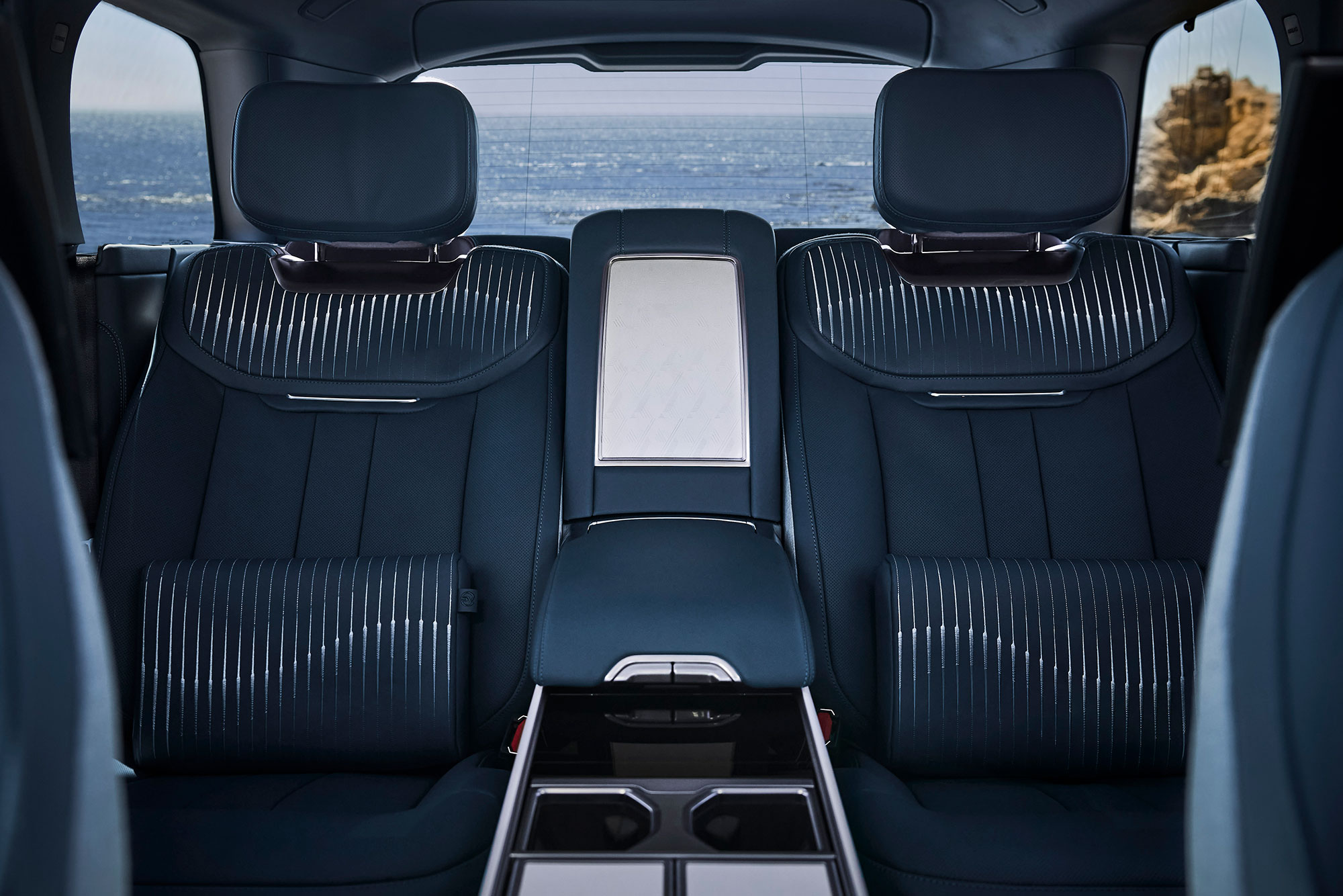 Range Rover SV Asilomar, a one-of-a-kind model revealed at Monterey in 2025