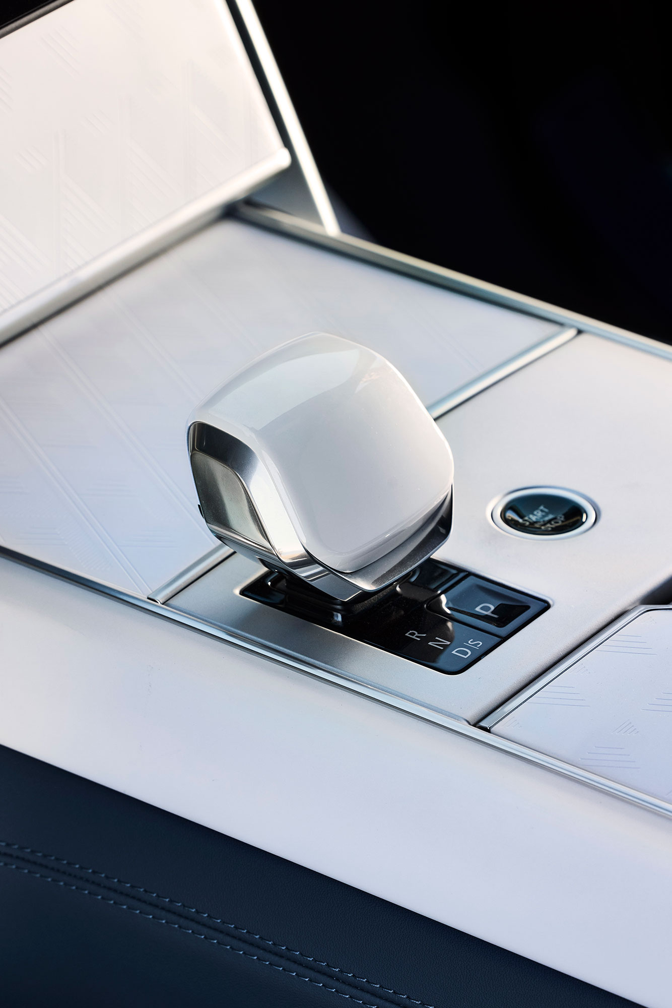 Range Rover SV Asilomar, a one-of-a-kind model revealed at Monterey in 2025