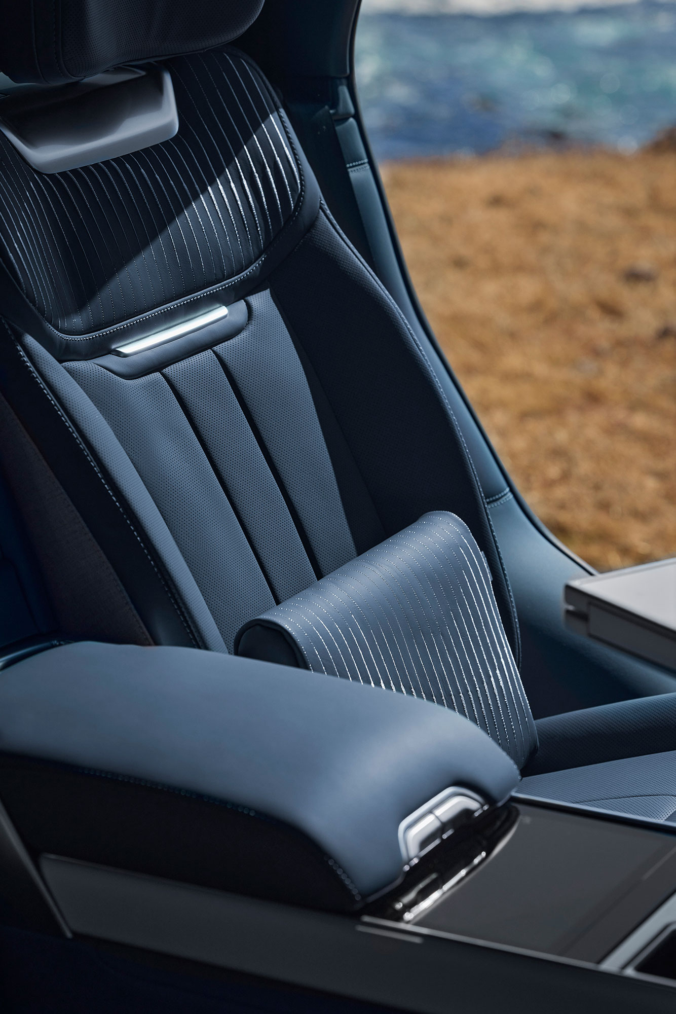 Range Rover SV Asilomar, a one-of-a-kind model revealed at Monterey in 2025