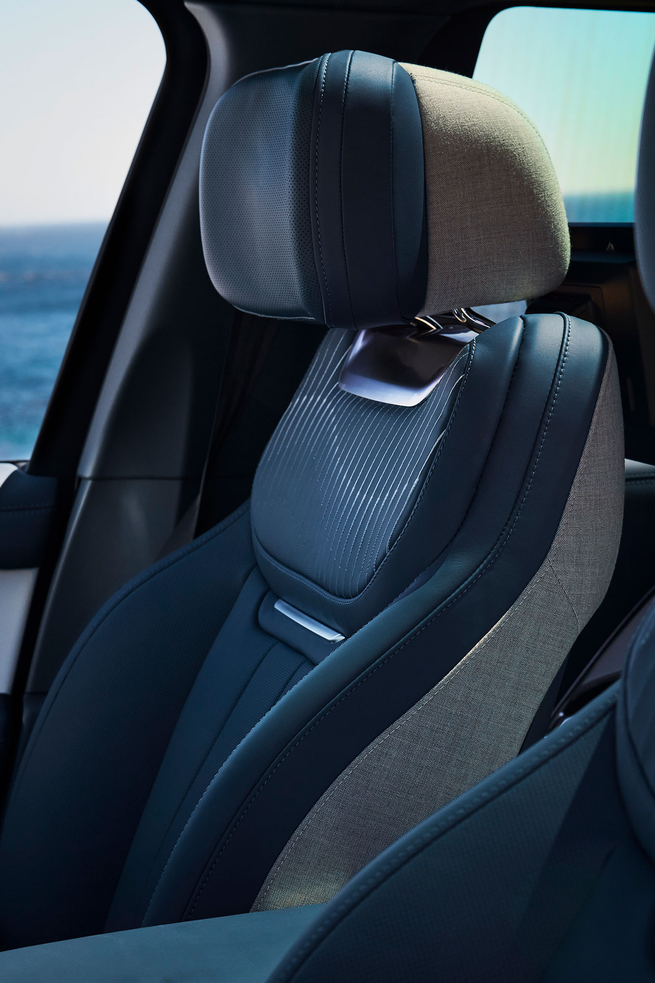 Range Rover SV Asilomar, a one-of-a-kind model revealed at Monterey in 2025